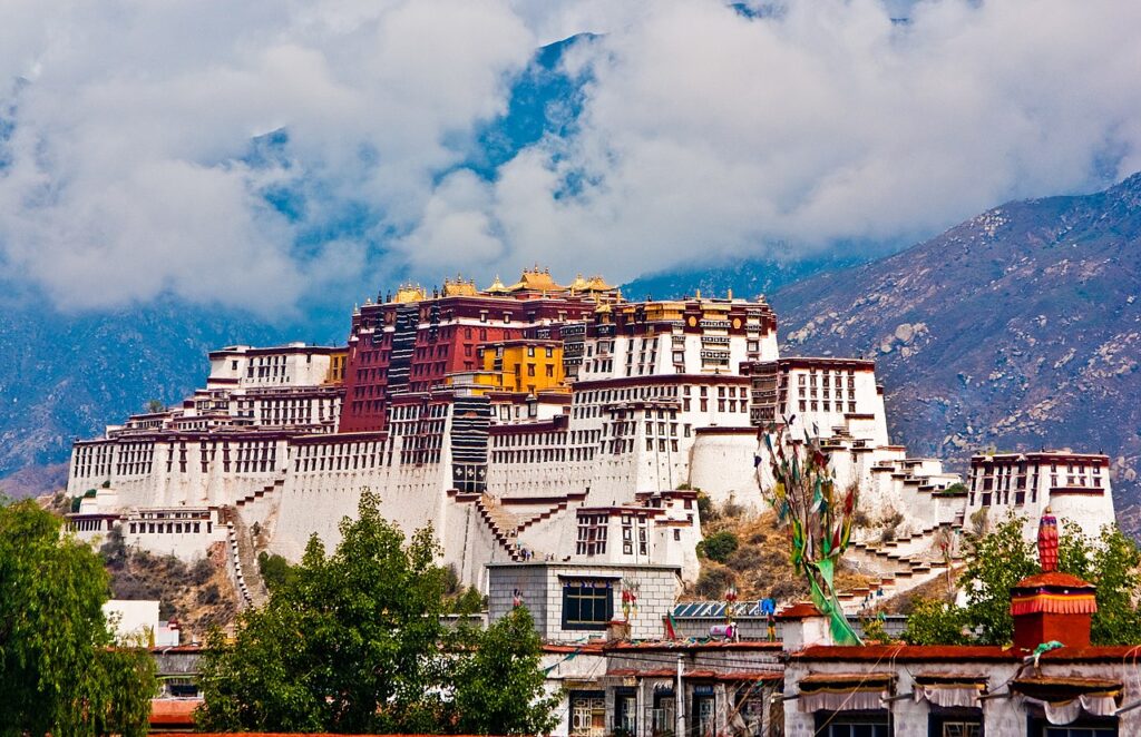 Pontos turísticos que contam a história da China - Palácio de Potala, em Lhasa, província do Tibet